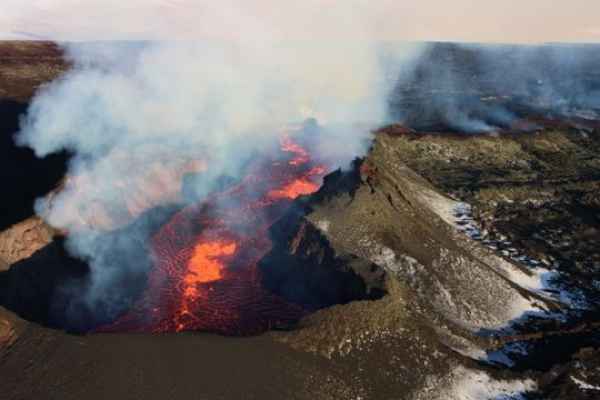 Photo taken by Morten S. Riishuus, courtesy of the Icelandic Met Office.