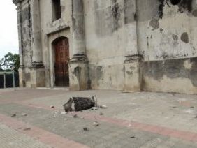 Some minor damahe at the San Juan church in Leon