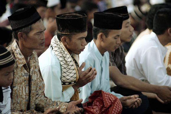 Prayers at a mosque in Indonesia (archive photo courtesy acicis.murdoch.edu.au)